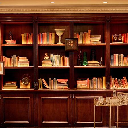 100 Queen'S Gate Hotel London, Curio Collection By Hilton Inreriör bild Library at the St. Regis