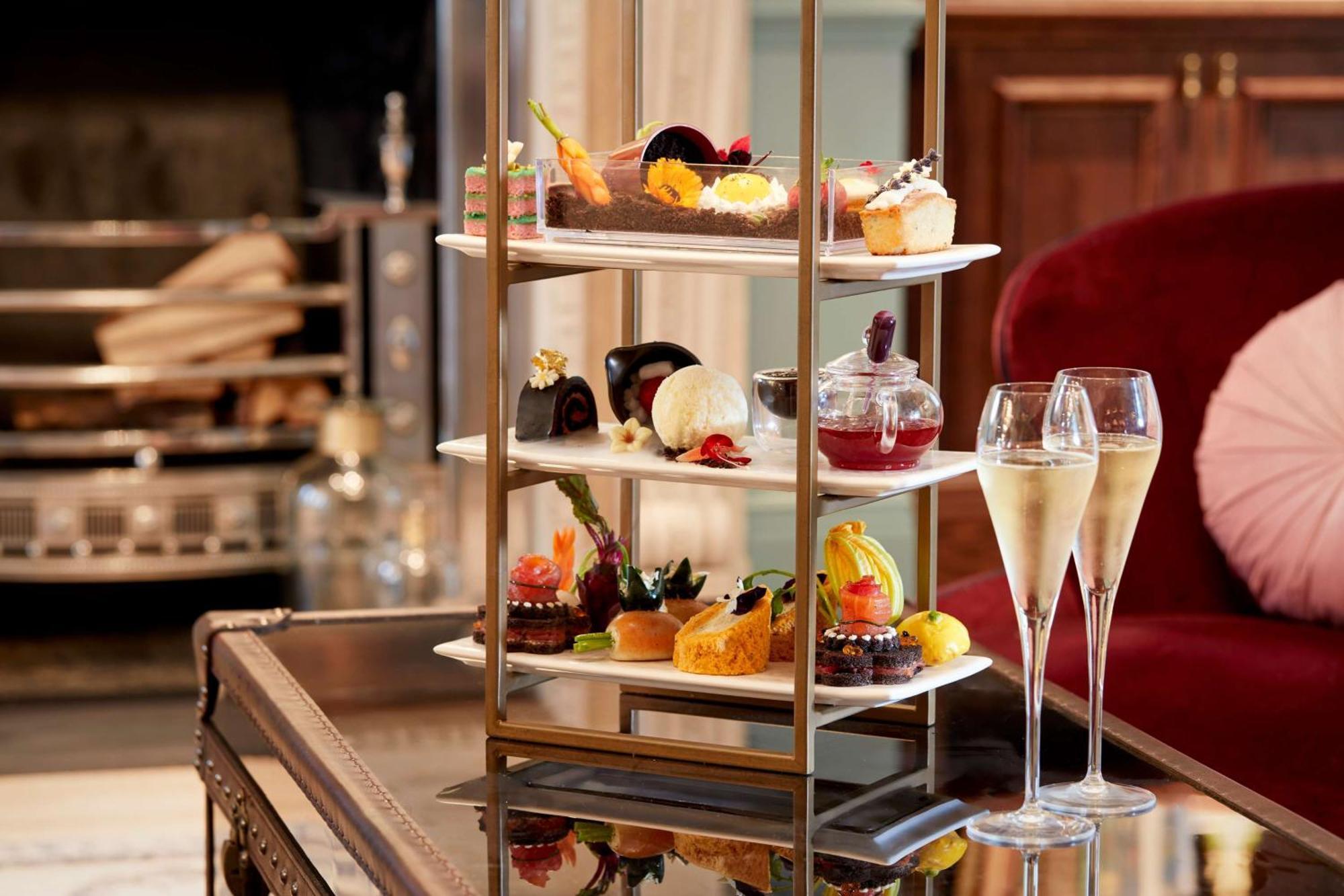 100 Queen'S Gate Hotel London, Curio Collection By Hilton Bekvämligheter bild Afternoon tea at the Mandarin Oriental, London
