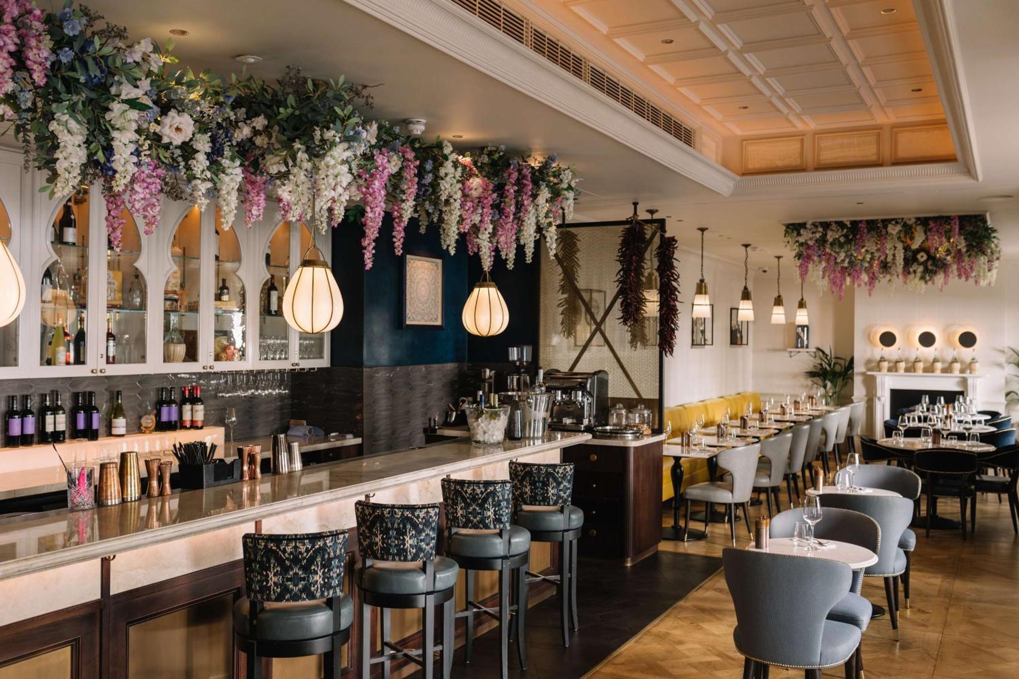 100 Queen'S Gate Hotel London, Curio Collection By Hilton Exteriör bild The Ivy, St. John's Wood
