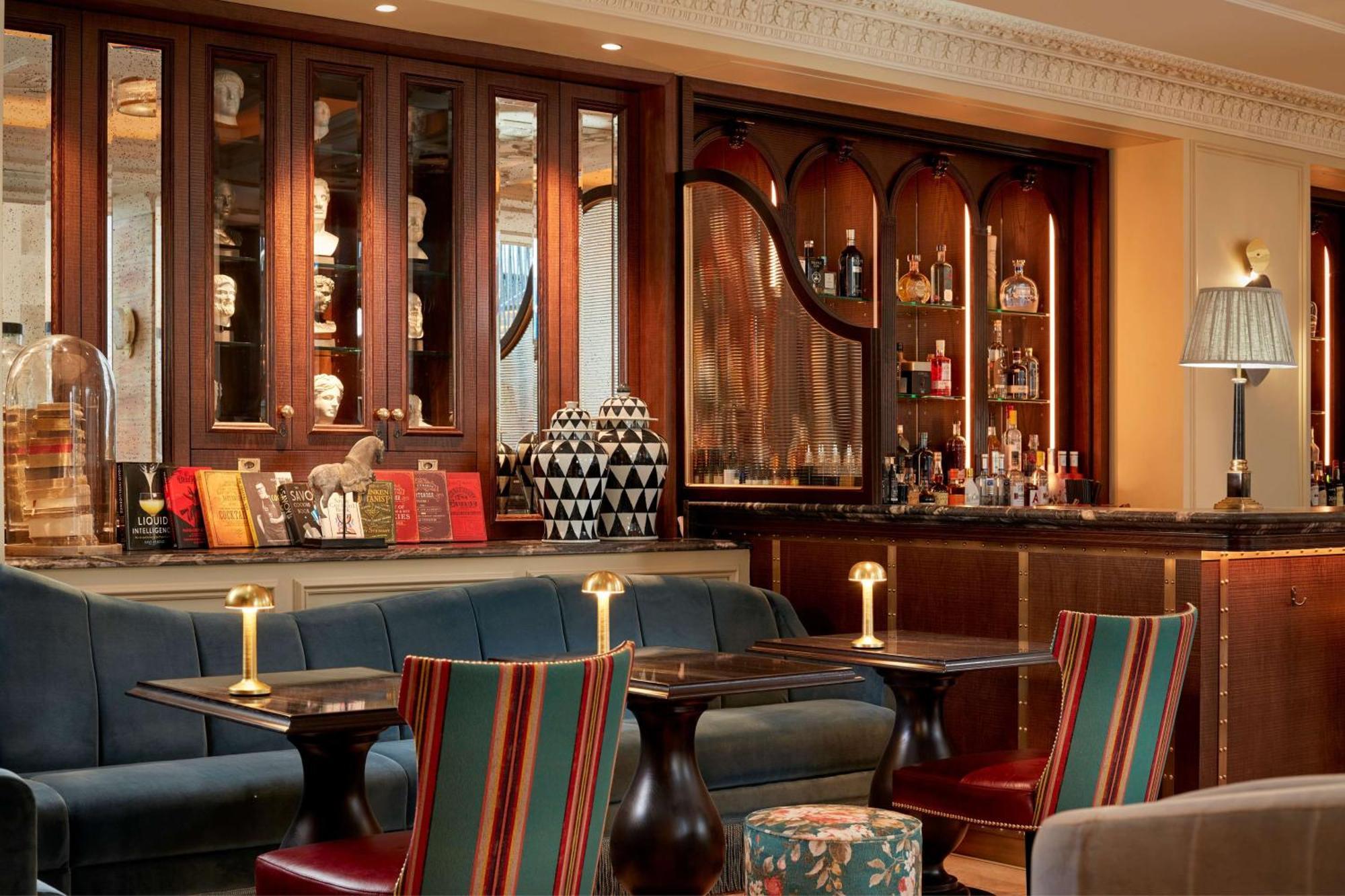 100 Queen'S Gate Hotel London, Curio Collection By Hilton Bekvämligheter bild The bar at the Connaught