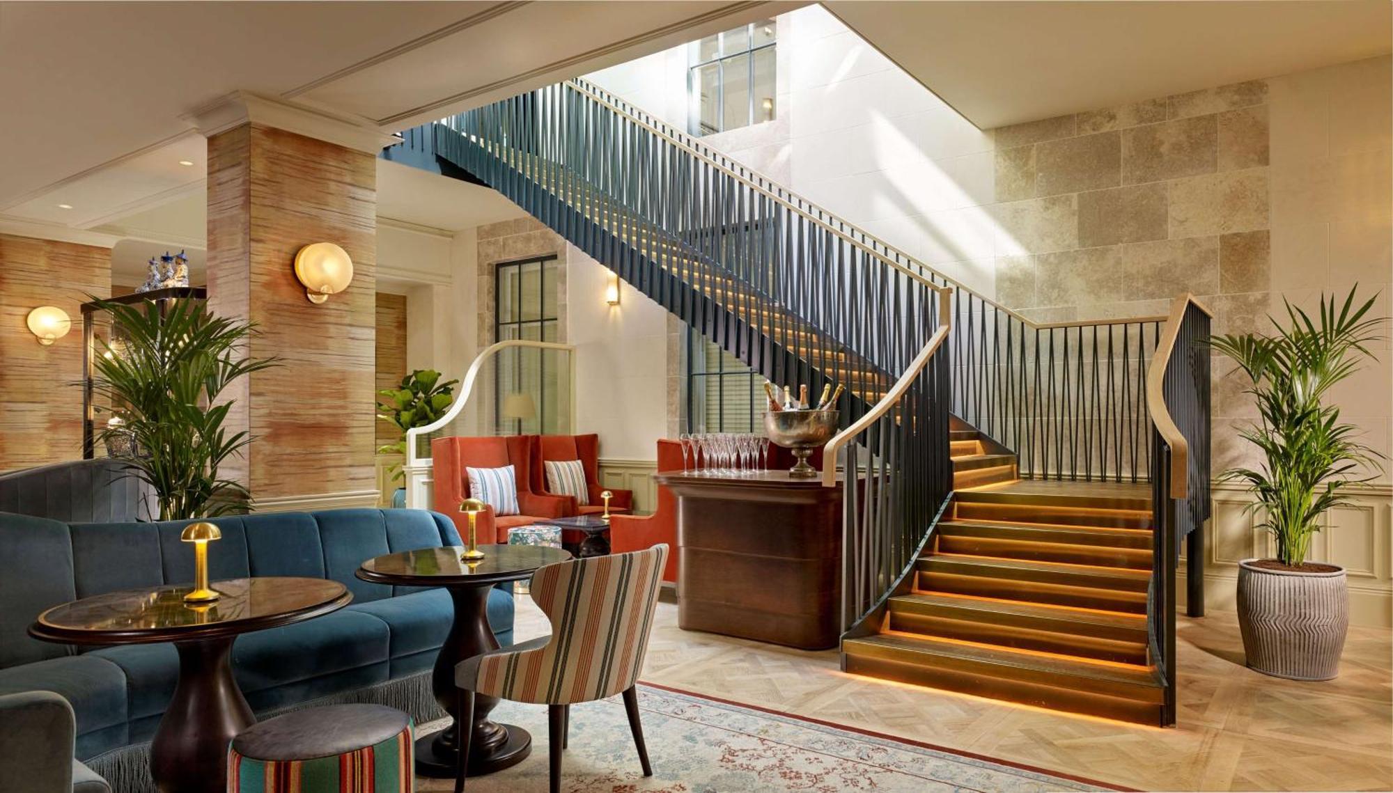 100 Queen'S Gate Hotel London, Curio Collection By Hilton Exteriör bild The staircase at the hotel