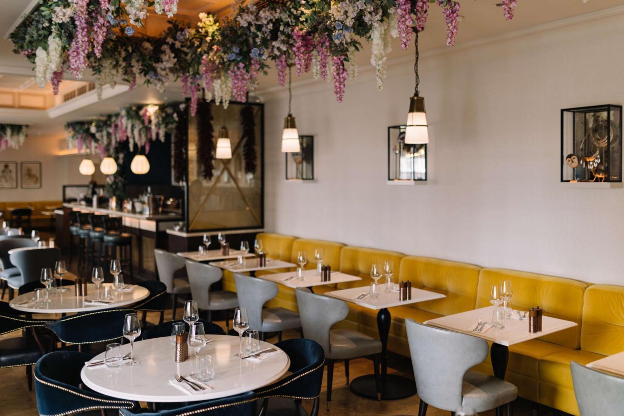 100 Queen'S Gate Hotel London, Curio Collection By Hilton Exteriör bild Interior of the restaurant