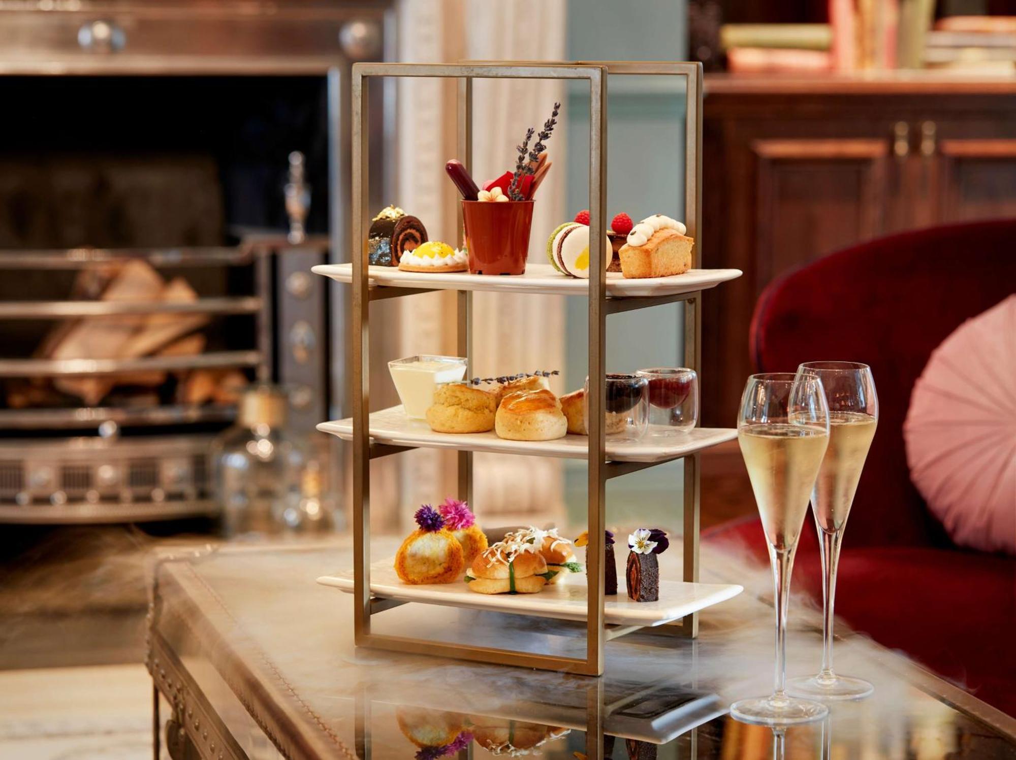 100 Queen'S Gate Hotel London, Curio Collection By Hilton Exteriör bild Afternoon tea at The Ivy, St John's Wood