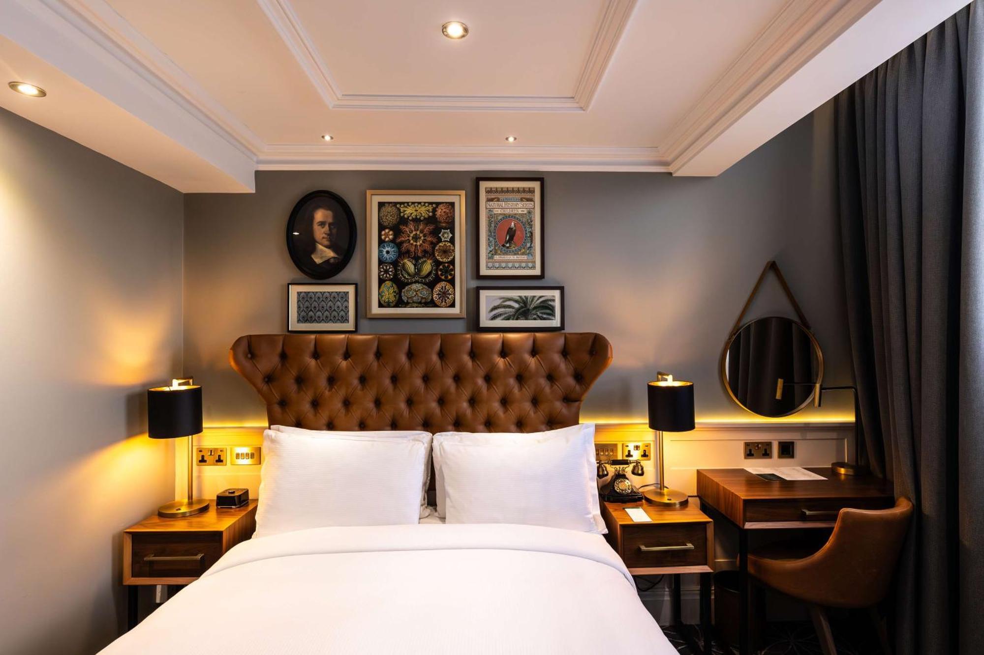 100 Queen'S Gate Hotel London, Curio Collection By Hilton Exteriör bild A room at the hotel